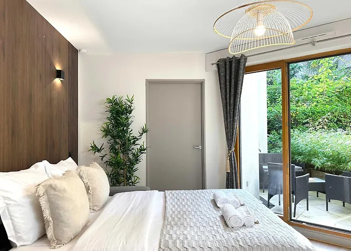 Studio With Terrace In Porte De Versailles